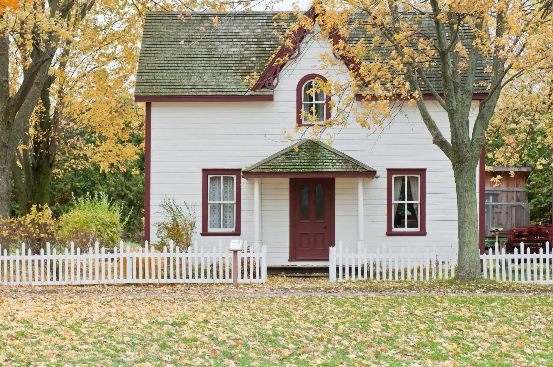 What to Expect When Installing a New Fence in Summerville